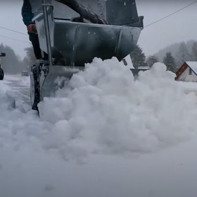 Schneeschild_im_Einsatz