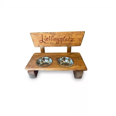 Hundebank mit 2 Naepfen_hell