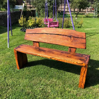 Holzbank_Eckig_mit_Lehne_seitlich